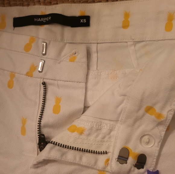 PINEAPPLE SHORTS LIKE NEW. - Picture 5 of 7